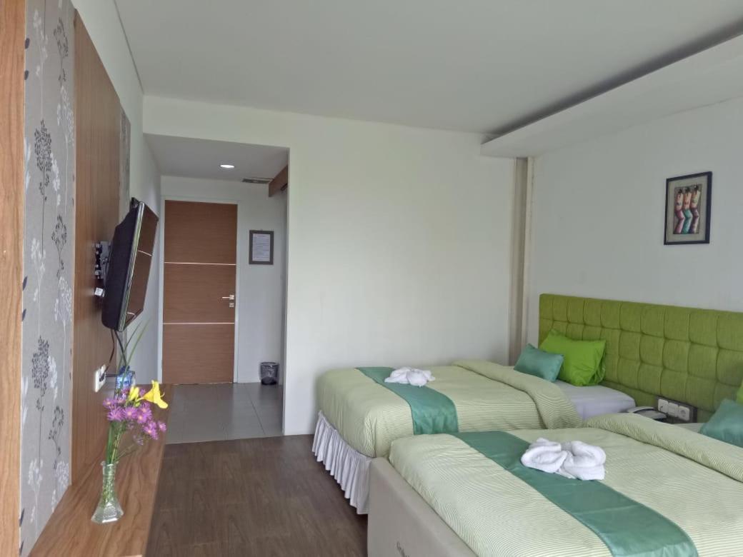 Graha Widjaja Hotel Puncak Exterior photo