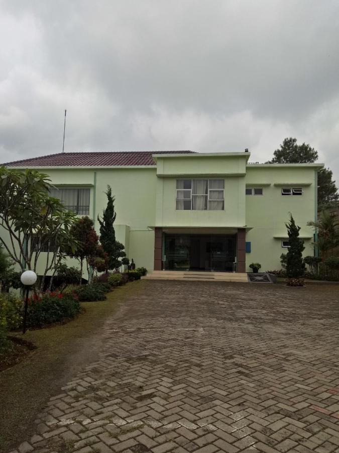 Graha Widjaja Hotel Puncak Exterior photo