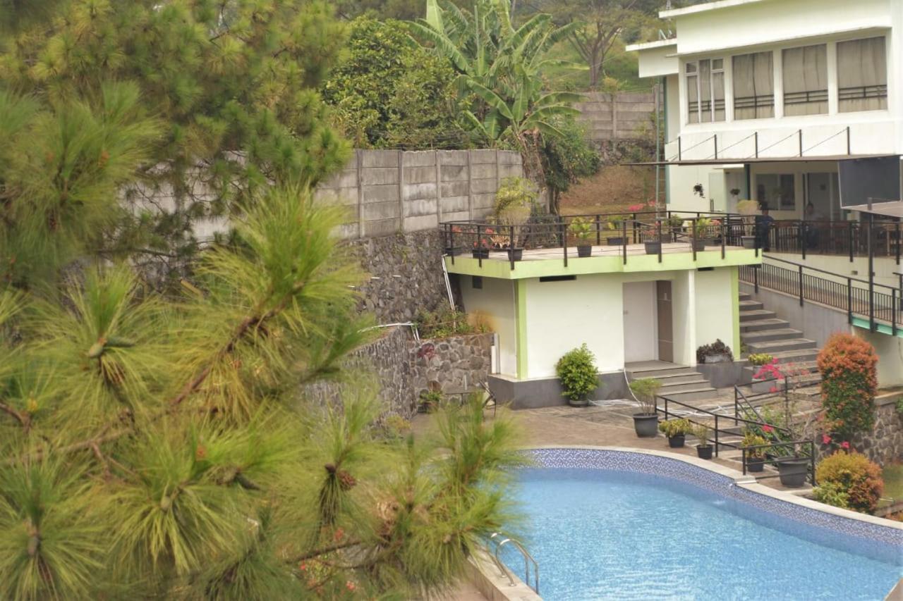 Graha Widjaja Hotel Puncak Exterior photo